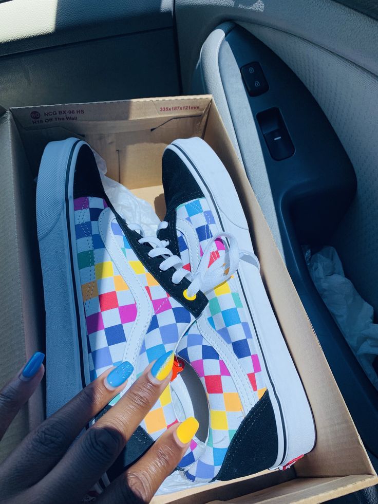 Old skool checkerd rainbow vans, #checkerd #rainbow #Schuhegemalt #Skool #Vans