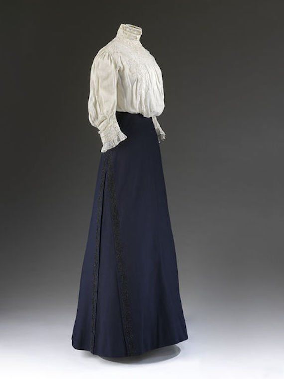 1900s womens fashionTypical day outfit. 1908 V&A Museum. 1900