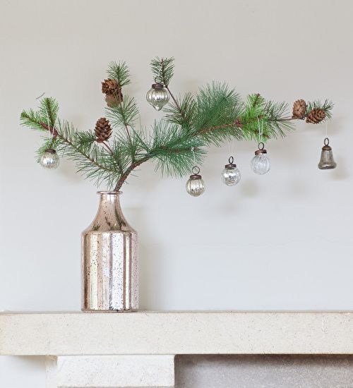 A super-realistic, very good value pine needle spray with tiny pine cones woven … A super-realistic, very good value pine needle spray with tiny pine cones woven …
