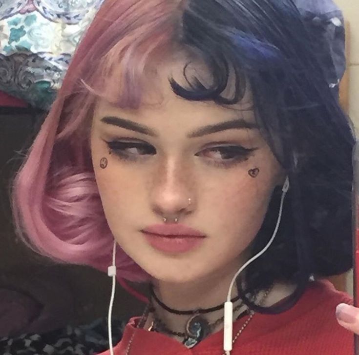 ᴾⁱⁿᵗᵉʳᵉˢᵗ ˢᵖᵃᶜᵉˢᵗᵃʳʳⁱⁿᵍ Short Grunge Hair Aesthetic Hair Split Dyed Hair ᴾⁱⁿᵗᵉʳᵉˢᵗ ˢᵖᵃᶜᵉˢᵗᵃʳʳⁱⁿᵍ Short Grunge Hair Aesthetic Hair Split Dyed Hair