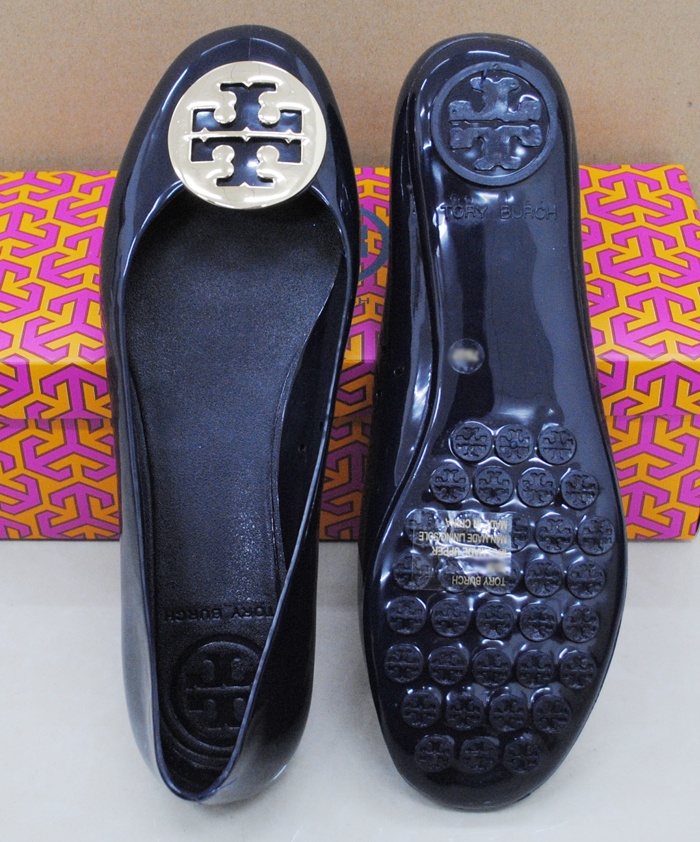 21 best Tory Burch images on Pinterest | Tory burch, Fall fashion ... Tory Burch METAL Jelly Rubber Flat shoes NAVY/GOLD #ebay #toryburch