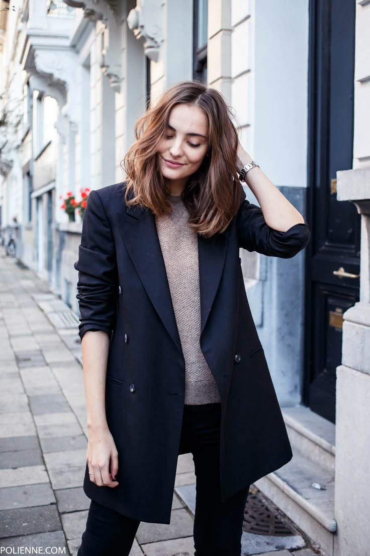 Blazer merupakan item mus-have banget nih Teens! (dok. polienne.com)