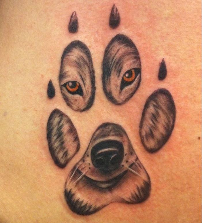 tatouage loup signification, idée petit tattoo à motif patte et tête de loup, tatouage