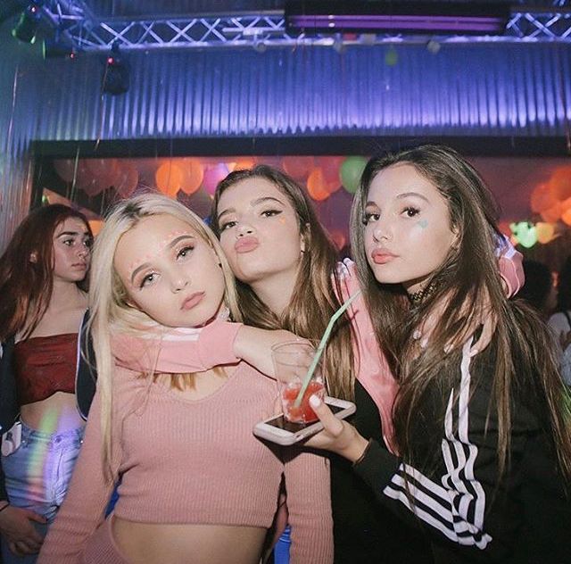Pics With Bff Pic Girls Alabama Barker Sophia Rose Turino