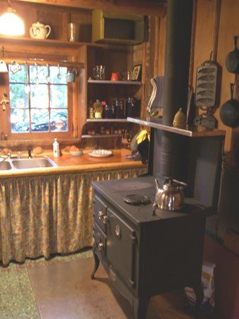 Small Old Kitchen best 20+ small cabin kitchens ideas on pinterest | rustic cabin Small Old Kitchen best 20+ small cabin kitchens ideas on pinterest | rustic cabin