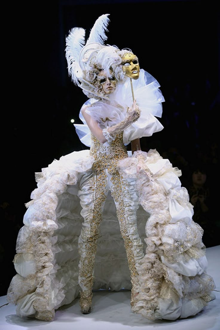 Amakando Couvre-Chef Rococo Chapeau Majorette Danseuse Carnaval tricorne Mardi Gras Blanc en Feutre Femme fête Accessoire Pirate Costume Baroque Amakando Couvre-Chef Rococo Chapeau Majorette Danseuse Carnaval tricorne Mardi Gras Blanc en Feutre Femme fête Accessoire Pirate Costume Baroque
