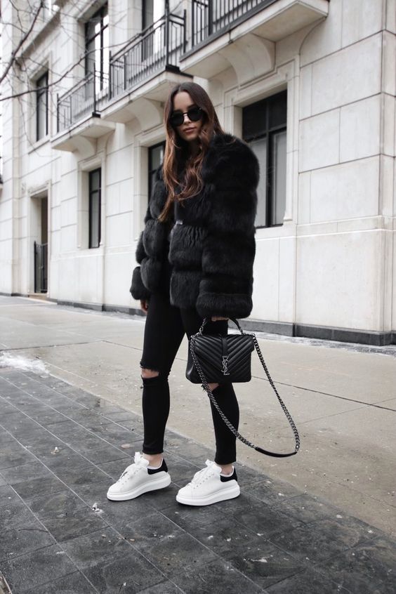 Borradura Económico pavo Black fur outfit and Alexander McQueen sneakers | Sneakers fashion outfits, Alexander  mcqueen outfit, Fashion