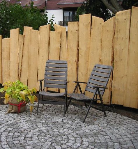 Bildergebnis für sichtschutz aus schwartenbretter
