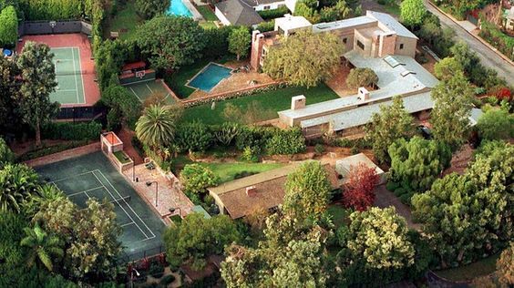 Dustin Hoffman's home in Brentwood, CA. June 6, 1999 | Leonardo dicaprio