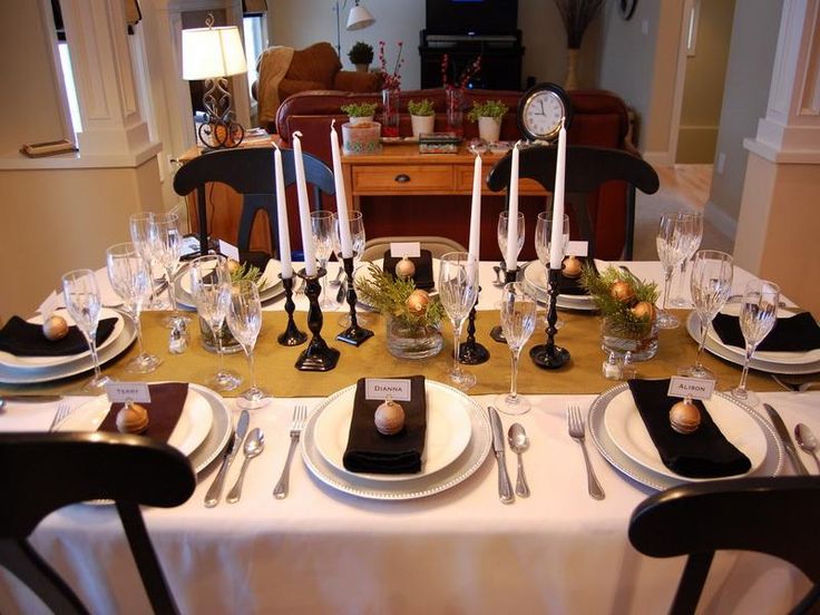 Christmas Centerpieces For Round Tables 18 best christmas table decorations images on pinterest Christmas Centerpieces For Round Tables 18 best christmas table decorations images on pinterest