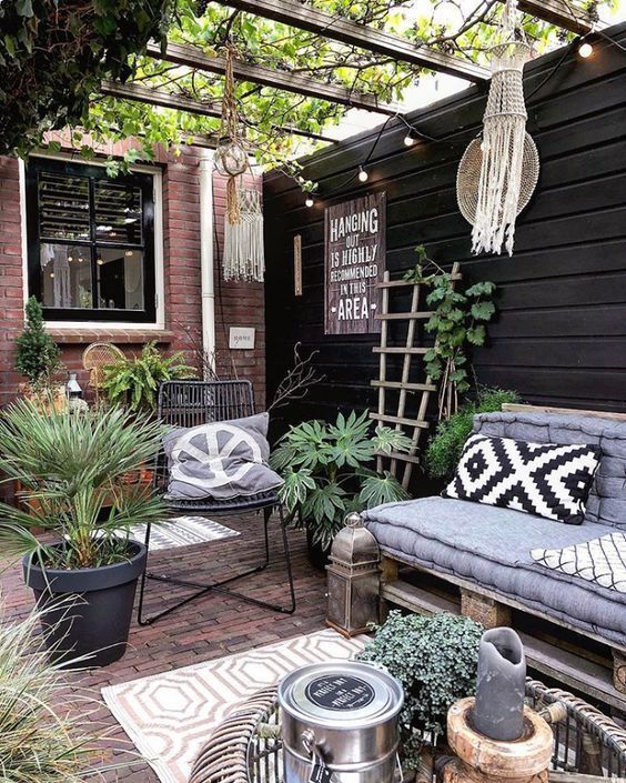 Here are outdoor lighting ideas to help you create the perfect nighttime enterta...