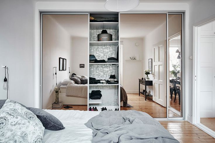Armoire de chambre contemporaine en bois laqué brillant en - roulement de porte coulissante Armoire de chambre contemporaine en bois laqué brillant en - roulement de porte coulissante