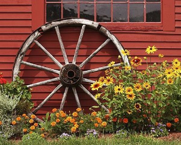 Creative Rustic Wagon Wheel Wedding Decoration Ideas Elegantweddinginvites Com Blog Diy Chandelier Wagon Wheel Wagon Wheel Chandelier