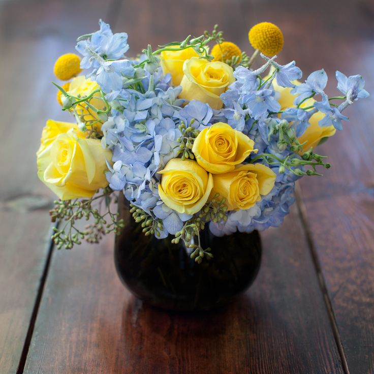 Warm Yellows And Cool Blues Come Together To Form A Classic Color Combination In This Arrangement With Roses Fun Craspedia Soft Blue Delphium
