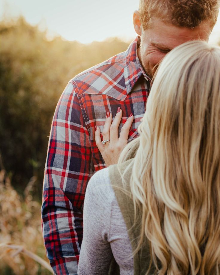 Wolf Photography | Caledon Fall Engagement | Rustic, Indie, Farm, Field, Sunset – Engagement photo ideas Wolf Photography | Caledon Fall Engagement | Rustic, Indie, Farm, Field, Sunset – Engagement photo ideas
