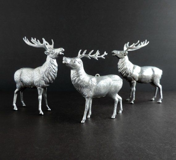 REINDEER with Wreath Wood Hanging Christmas Ornament 5/" Tall x 2.5/" Wide