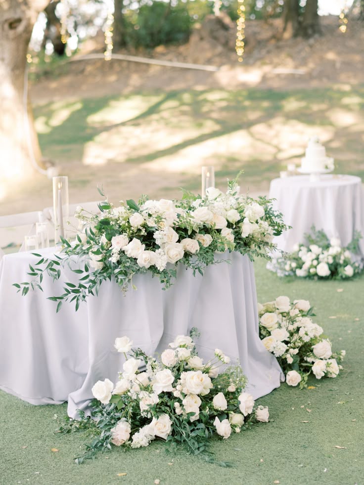 23 Sweetheart Table Ideas To Make You Feel Like Total VIPs Sweetheart 23-sweetheart-table-ideas-to-make-you-feel-like-total-vips-sweetheart