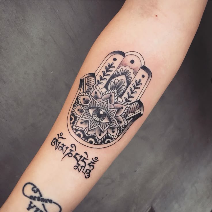 hamsa tattoo by andrea revenant tattoos by andrea hamsa tattoo by andrea revenant tattoos by andrea