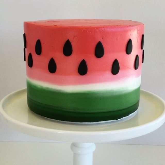 Best 25+ Decorating cakes ideas on Pinterest Birthday ...
