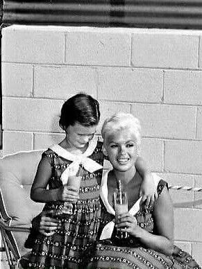 Jayne mansfield and her daughter jayne marie | Family photographer