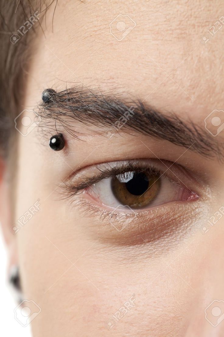 Piercing en la ceja riesgos