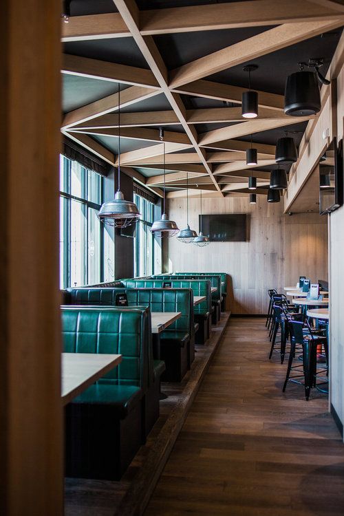 https://i.pinimg.com/736x/19/c5/f4/19c5f4e34374865a3b05fc0d332e6839--chips-restaurant-restaurant-bar-design.jpg