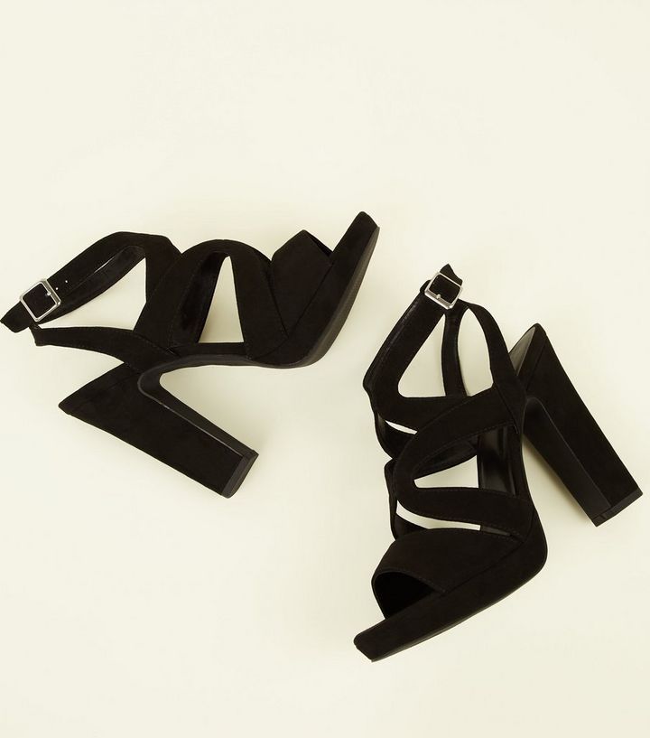 Schwarze Plateauschuhe mit Blockabsatz in Wildleder Optik Wide Fit – Schwarze High Heels in Wildleder Optik mit