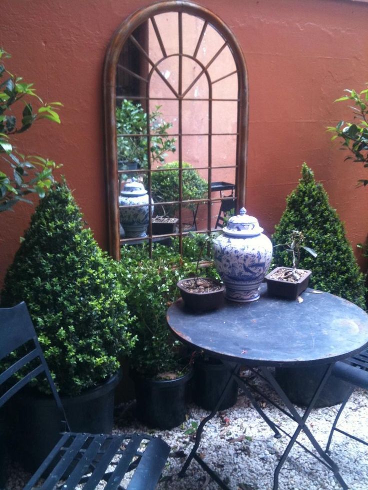 Small courtyard garden with seating area design and layout 11