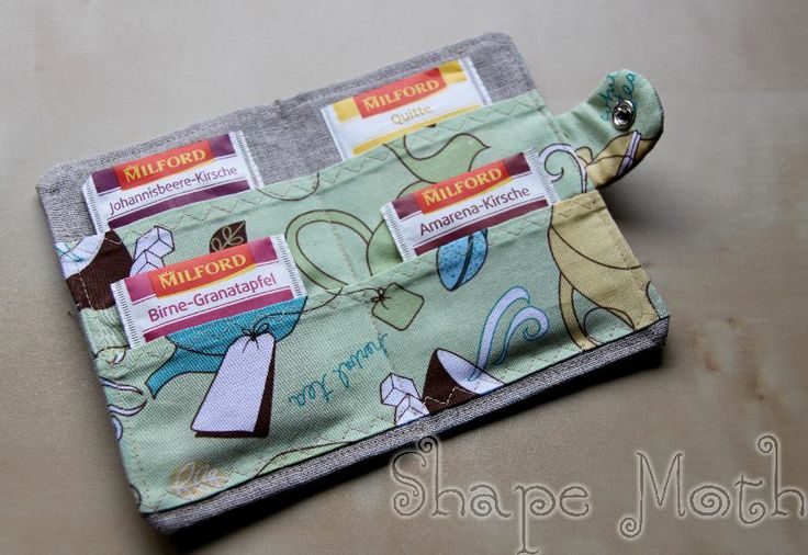 No need to be wary of these sewing projects. They really are easy, promise! Whether you’re in the mood to make something warm and cozy like gloves or a scarf, or want to try your hand at upcycling some pieces of clothes you no longer wear, we’ve got you covered. These are simple projects that.