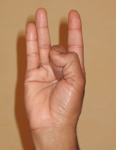 DEINE HAND IN DIESER POSITION ZU HALTEN MACHT ETWAS UNGLAUBLICHES FÜR DEINEN KÖRPER