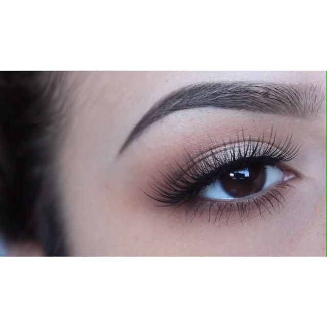 „Dies ist mein Blickfang, wenn ich irgendwohin muss und ein bisschen … – Mascara For Short Lashes „Dies ist mein Blickfang, wenn ich irgendwohin muss und ein bisschen … – Mascara For Short Lashes