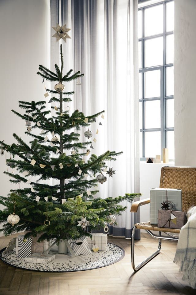 Treekeeper Pro Upright Tree Storage Bag With Stand Fits 7 5 To 9foot Trees Click Image Fo Christmas Tree Storage Bag Christmas Tree Storage Tree Storage Bag