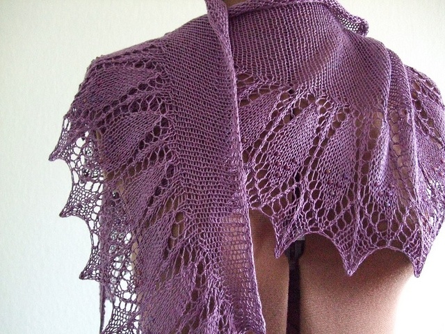 1292 best Scialli,sciarpe,stole,boleri images on Pinterest Ponchos, Knittin...