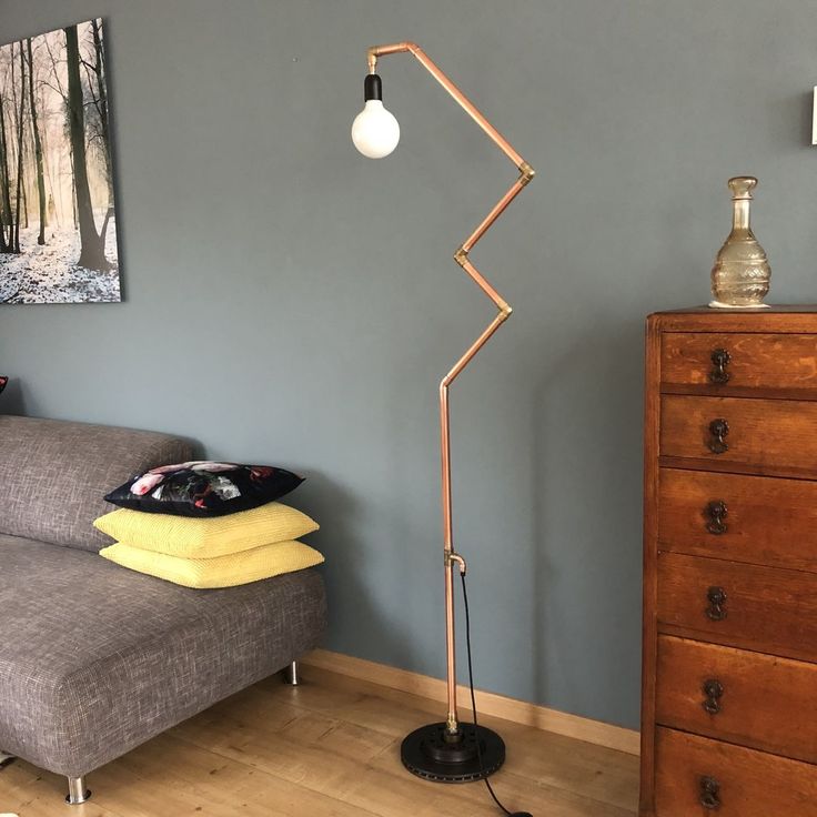 Een vloerlamp of huiskamerlamp met zigzag look. Uniek met ...