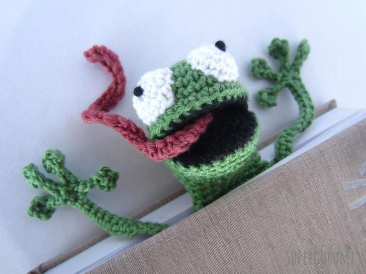 Frog Bookmark Crochet Pattern | Bluprint | Crochet bookmark pattern