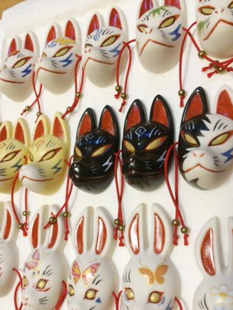 キツネ展:出展者紹介【Qeromalion】 | ナツメヒロの筆箱 | お面