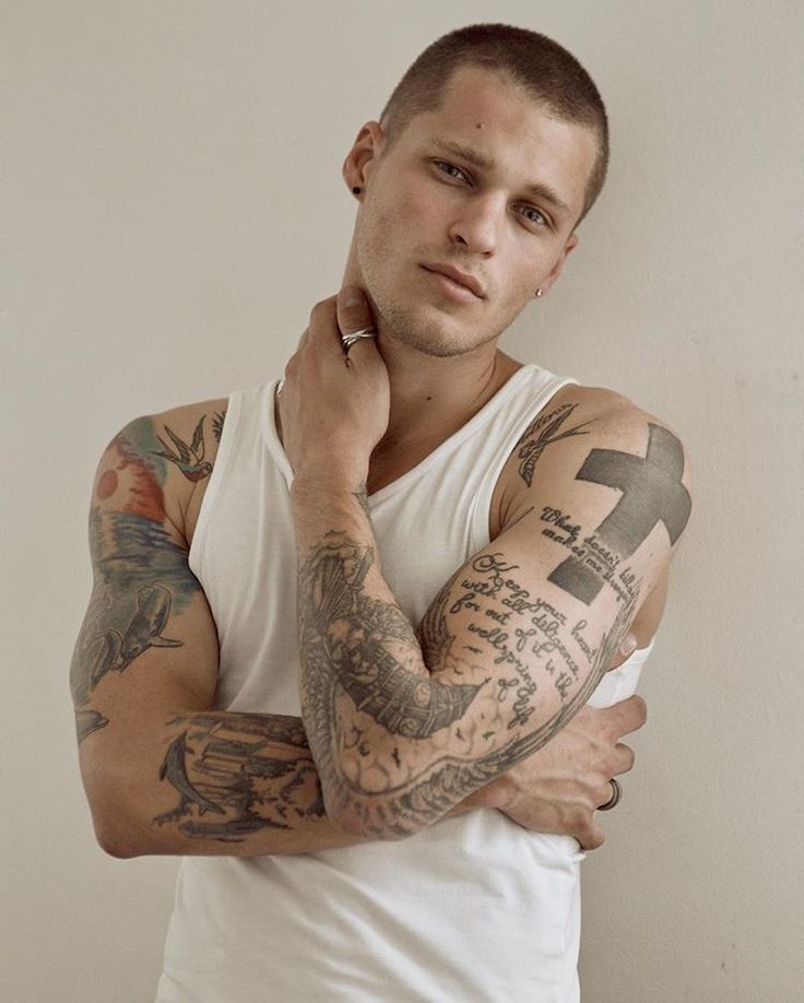 Tattoo leiste mann