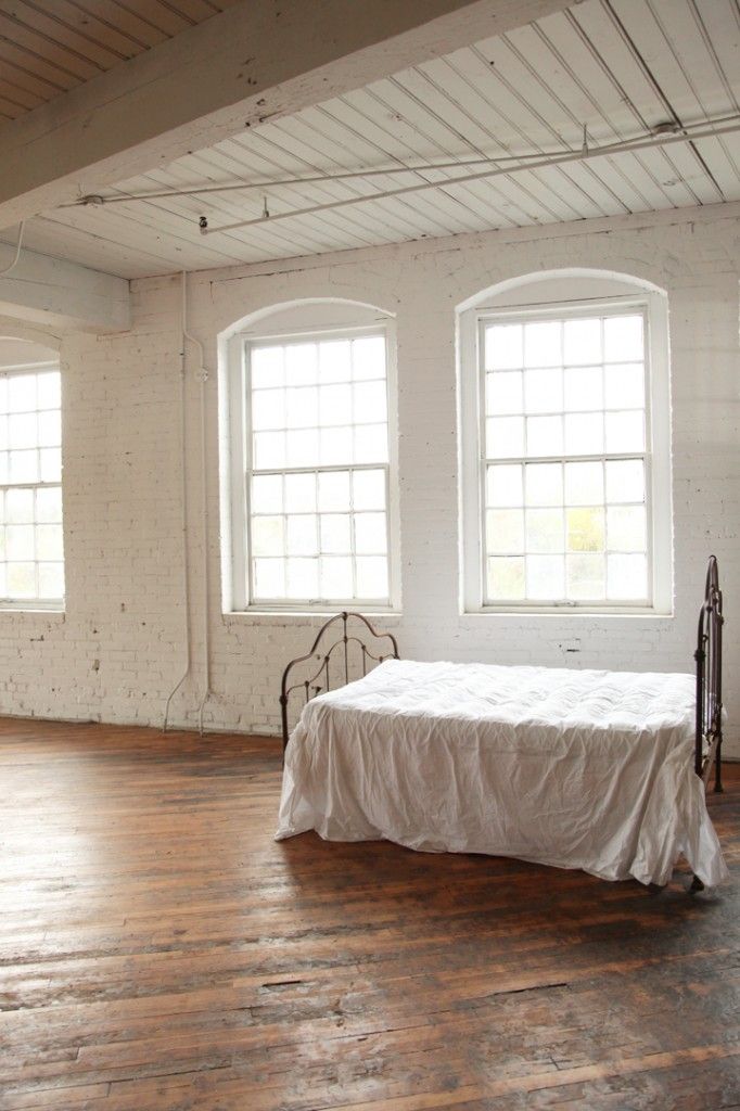 Natural Light Studio LOVE THE BED Natural Light Studio LOVE THE BED