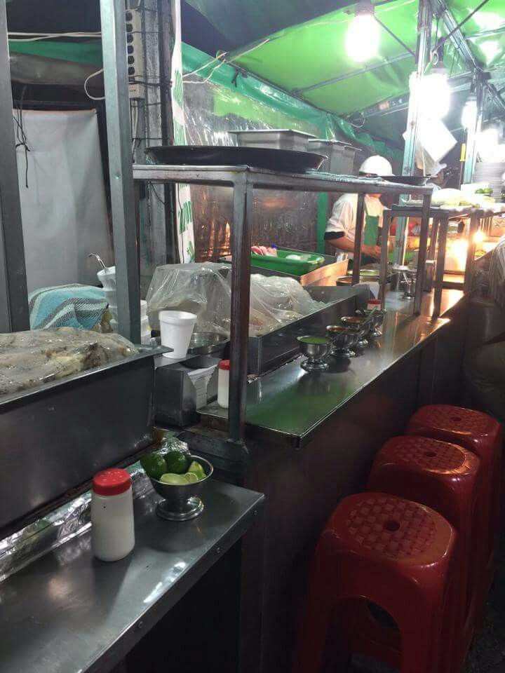 Tradicional puesto de tacos en el D.F. | Puesto de tacos, Tacos, Mexico
