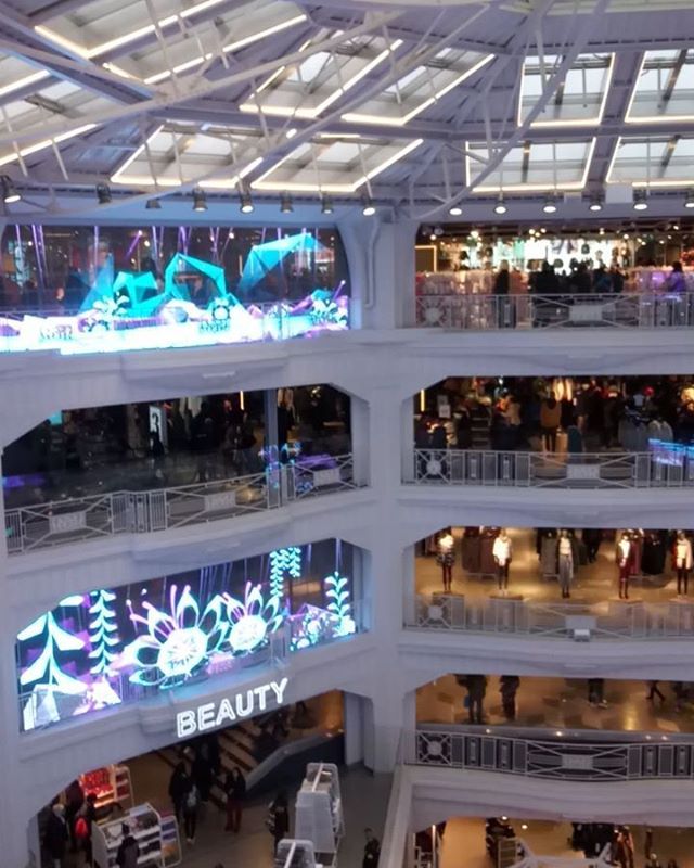 Eng La Bonita Y Grande Tienda De Primark Gran Vía En Madrid Es Casi Misión Imposible Salir Con Las Manos Vacías House Styles Mansions Instagram
