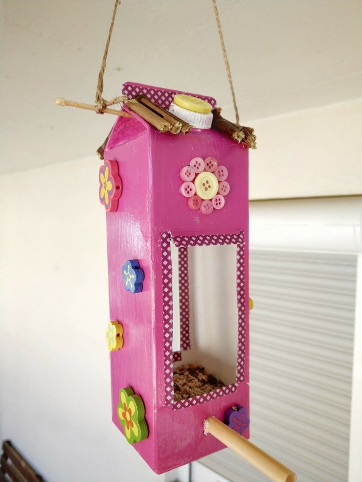 Vogelhaus aus Milchtüten basteln Mit Kindern ein