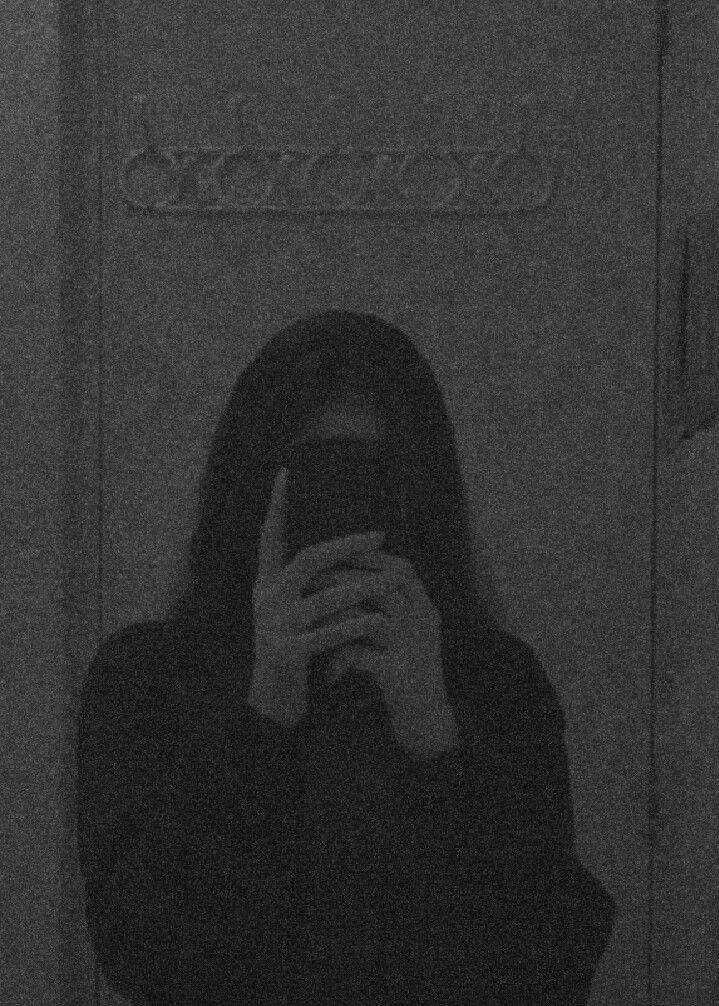 Dark Girl Black Out Blurred Aesthetic Mirror Ss Face Aesthetic Girl Mirror Shot, Black And White Mirror Pic Of Girl