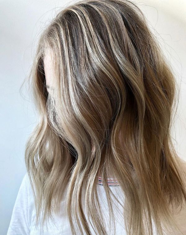 Woman With A Sand Blonde Balayage Hair Color Pixiecutbalayage Balayage Blonde Color H Balyaj Sac Sari Balyaj Balyaj Woman With A Sand Blonde Balayage Hair Color Pixiecutbalayage Balayage Blonde Color H Balyaj Sac Sari Balyaj Balyaj