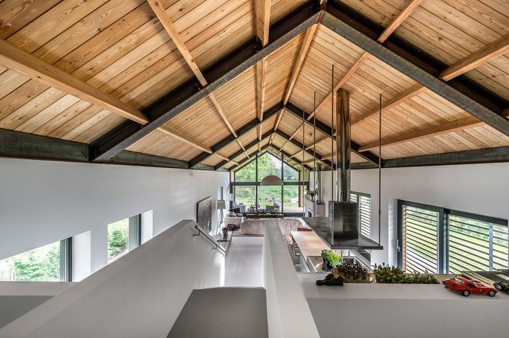 Living Space Natural Wood Cathedral Ceiling Open Floor Plan Modern Binnenhuisarchitectuur Huis Interieur Huis Ontwerpen