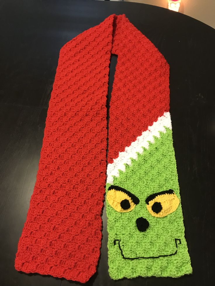 Grinch scarf made by me. Check out Facebook crochet by Larae | Crochet