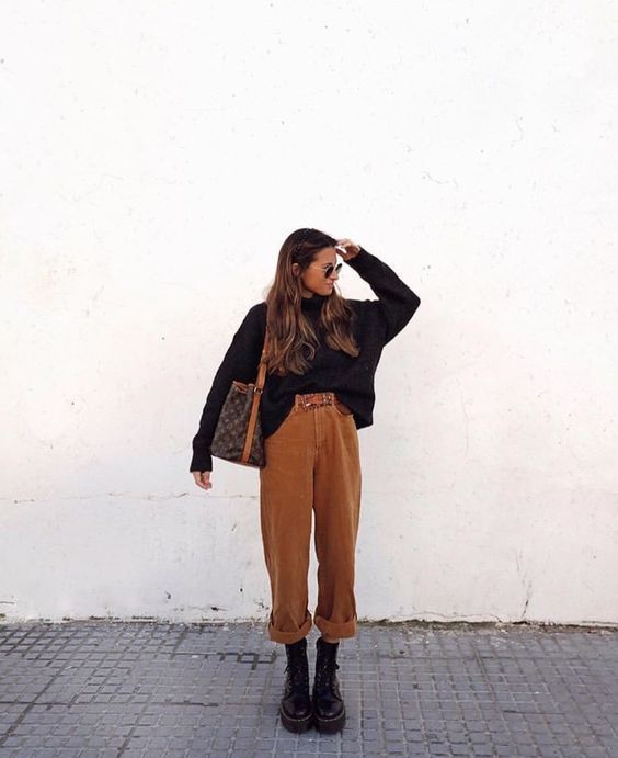 I love her style! This outfit with Docs!!! Outfit inspiration fall, Casual fall outfits