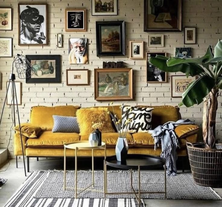 #Home #Decor / 35+ Great Ways To Decorate Walls With a Gallery #Home #Decor / 35+ Great Ways To Decorate Walls With a Gallery