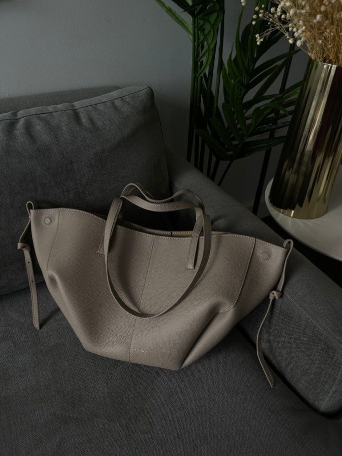 The Polene Cyme Tote Bag Review Bags Taupe Bag Casual Bags the-polene-cyme-tote-bag-review-bags-taupe-bag-casual-bags