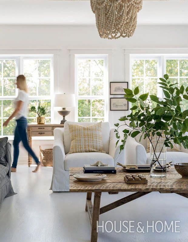 This Space Was Designed To Be A Serene Place For The Family To Unwind S Coastal Decorating Living Room Living Room Decor Traditional Living Room Decor Neutral