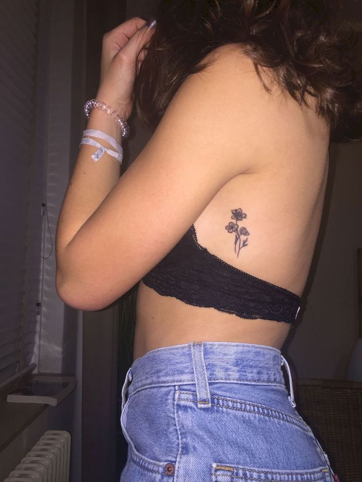 06 Niedliche und winzige Tulip Tattoos-Kunstideen für Frauen - Lauren Hawley -...